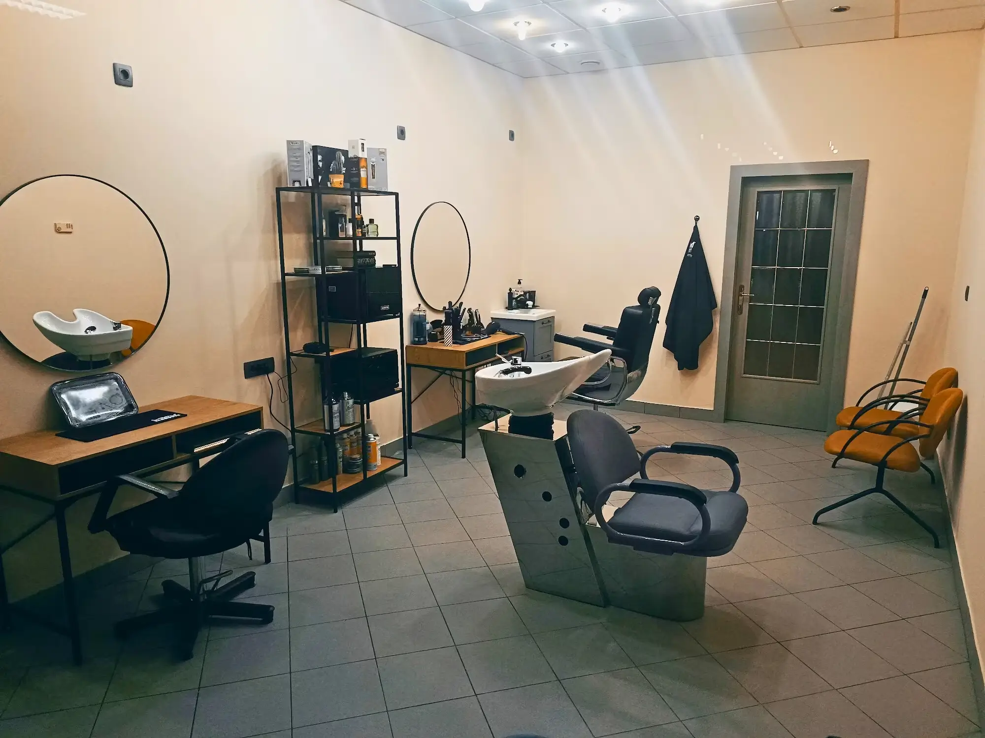 FADE OUT brivnica in moški frizer v Ljubljani